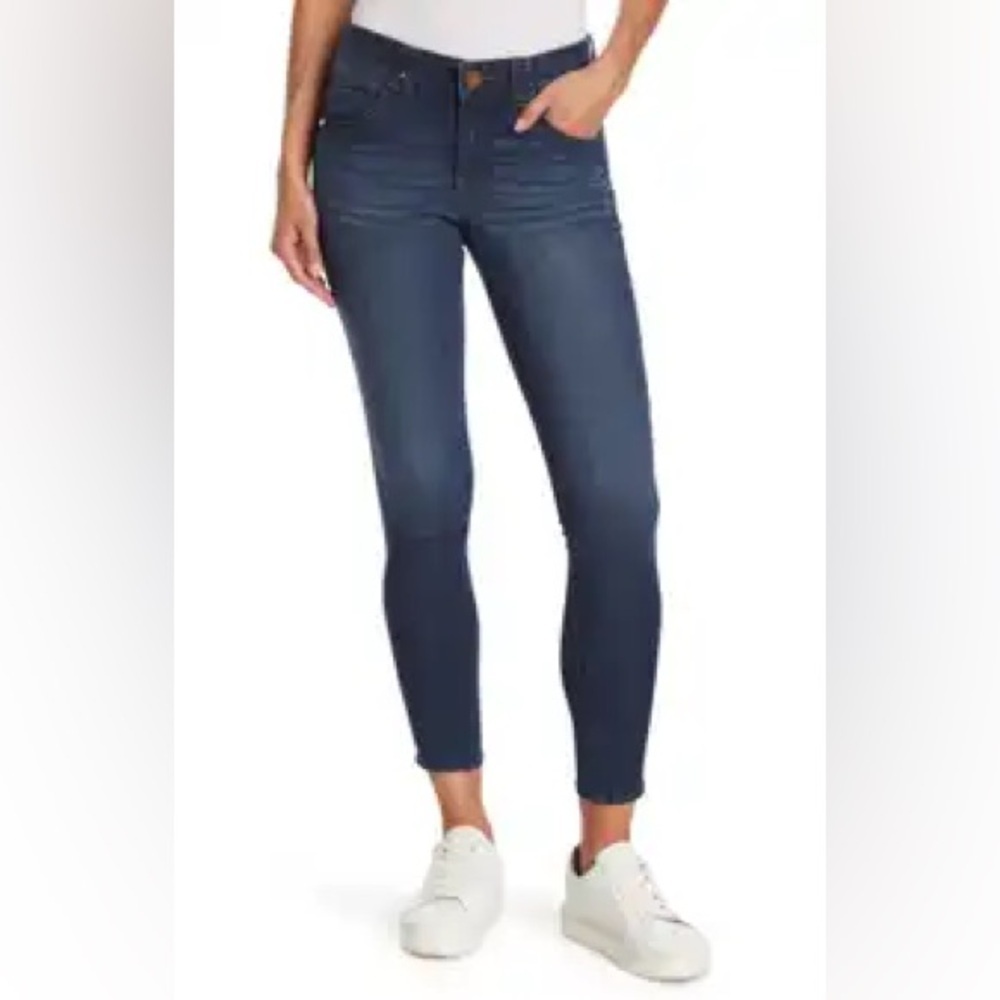 Democracy Midnight Wash Skinny Jeans with Ab technology. Size 6